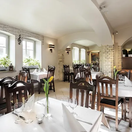 Dom Muzyka Lägenhetshotell 3*